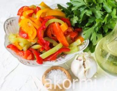 Sweet pepper salad with tomatoes