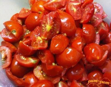Tomato ketchup for the winter at home