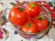 Малосольні помідори з часником у дволітровій банці, простий рецепт