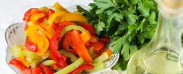 Sweet pepper salad with tomatoes