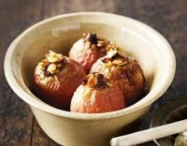 Baked apples in the microwave and oven - recipe with honey, cottage cheese, nuts, cinnamon