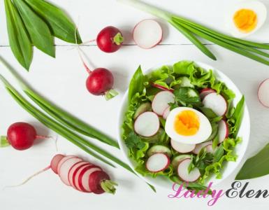 Салат з редьки та яєць Салат з редискою яйцем та зеленою цибулею
