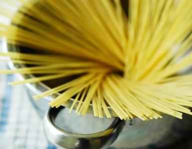 Відео: Рецепт спагетті карбонару з беконом