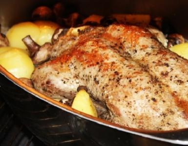 Рецепт качки з картоплею в духовці
