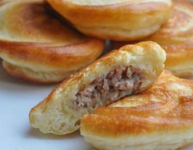 Meat pancakes: from minced meat, a quick recipe with photos, with cheese, how to cook, with starch on kefir