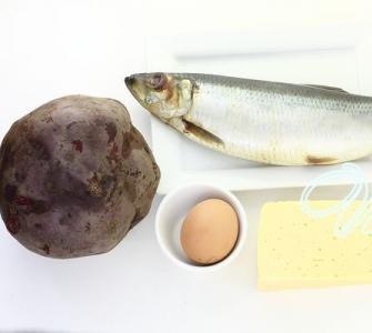 Beetroot balls with herring