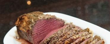 Beef baked in a piece in the oven: recipes with step-by-step photos