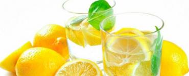Вода с лимоном натощак: полезные свойства
