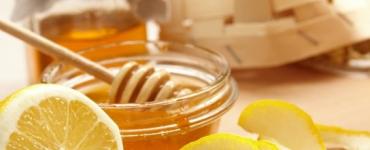 How to make lemon water at home?
