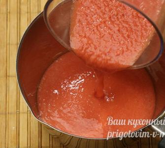 Úžasné cukety v paradajkách na zimu bez sterilizácie